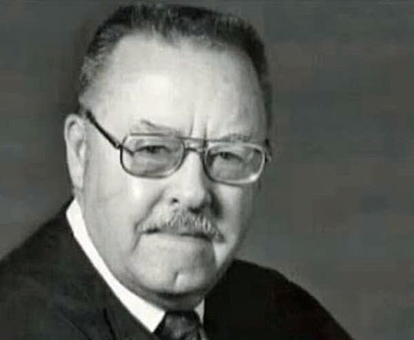 Photo of Douglas Amdahl.